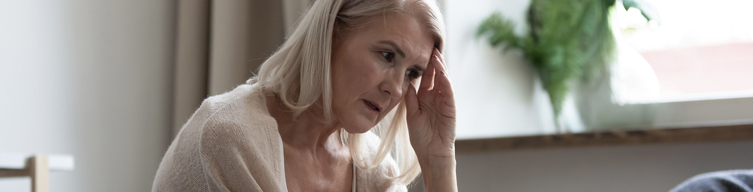 woman experiencing memory loss prior to nar+ iv therapy