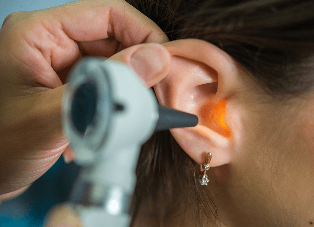 doctor determining the cause of ear pain for a patient